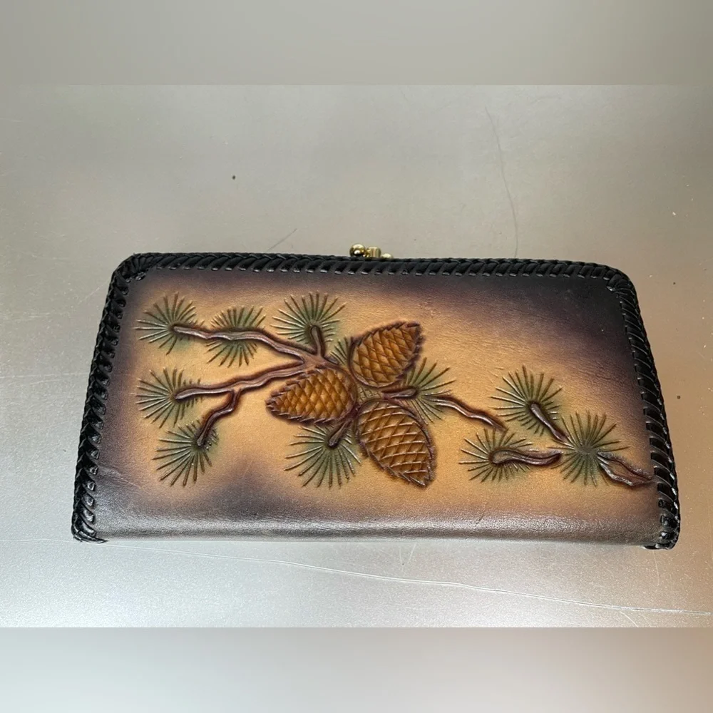 Vintage Hand Tooled Whipstitch Leather Wallet - Duck & Pinecone Kisslock